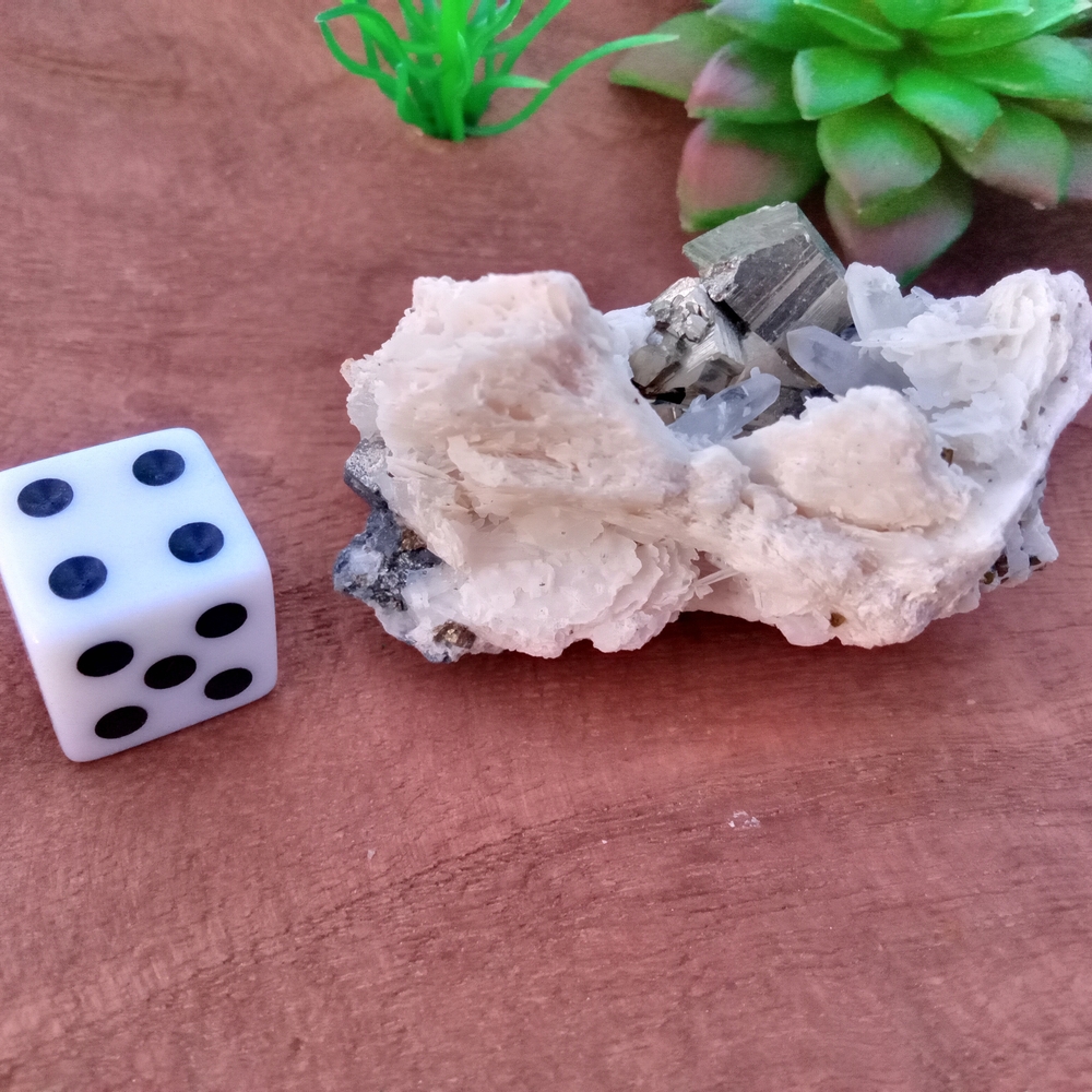 Elegant White and Silver Decorative Stone - Picture 13 of 14